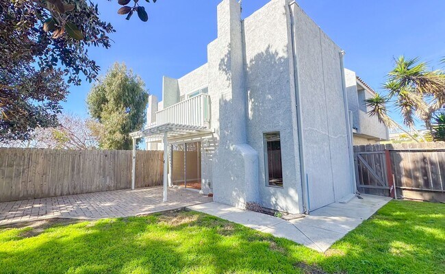 Building Photo - 861 Mola Vista Way
