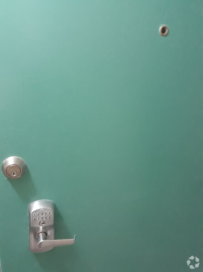 Combo or Key lock - 85-175 Farrington Hwy