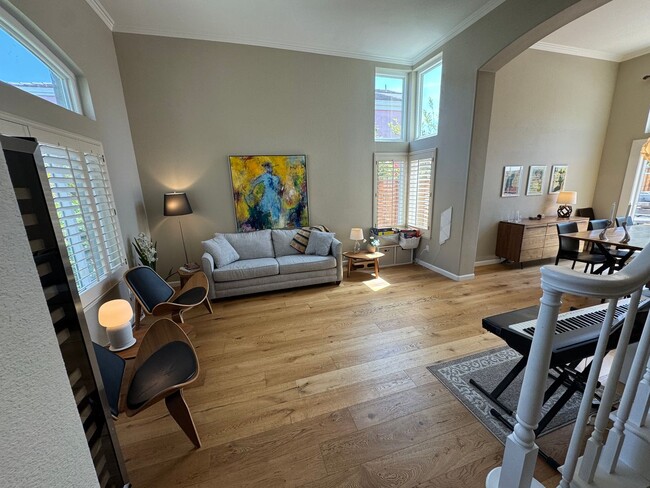 Building Photo - 5 bed 3 bath Gated Community in Union City...