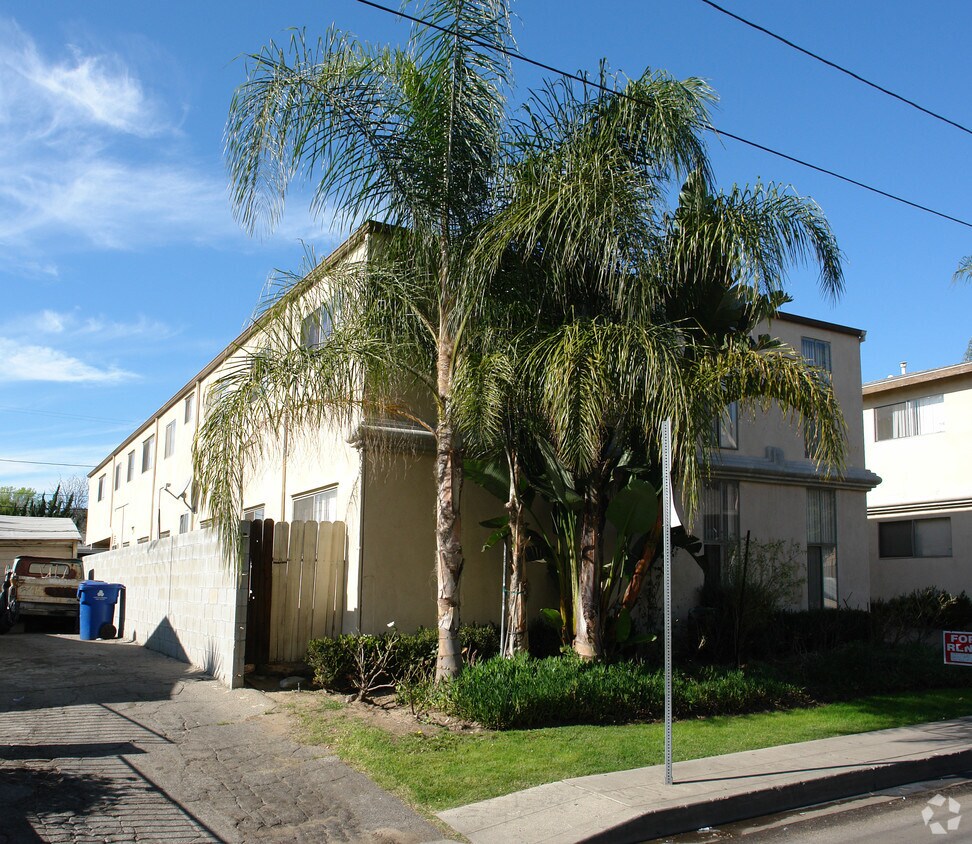 árbol obstruction - 5223 Harmony Ave