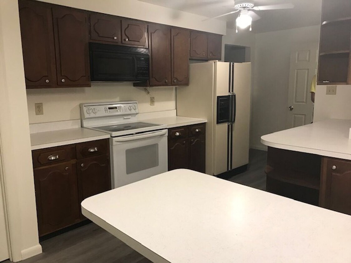 Foto principal - 3 bedroom/1.5 bath house in Seneca School ...