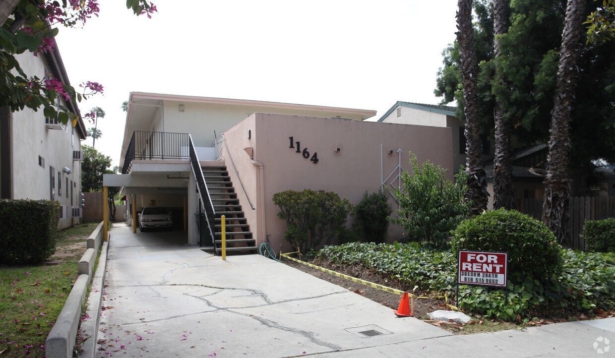 Primary Photo - 1164 Raymond Ave