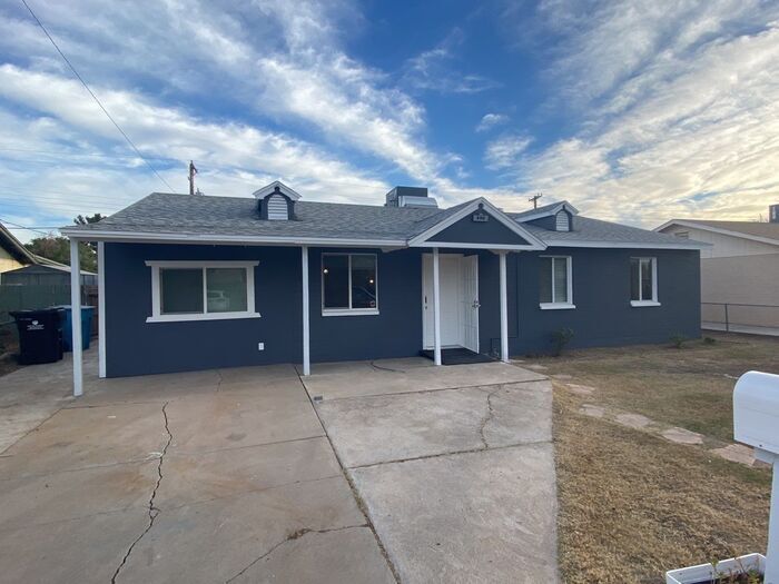 Primary Photo - 5 Bedroom Home with HUGE Outdoor Storage!