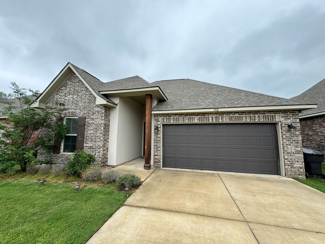 Primary Photo - Like New Construction...WILLOW HEIGHTS-BEN...