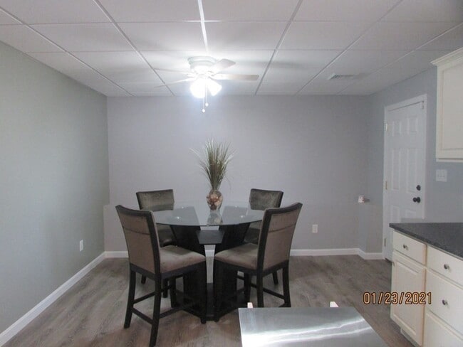 Building Photo - 218 Hart St