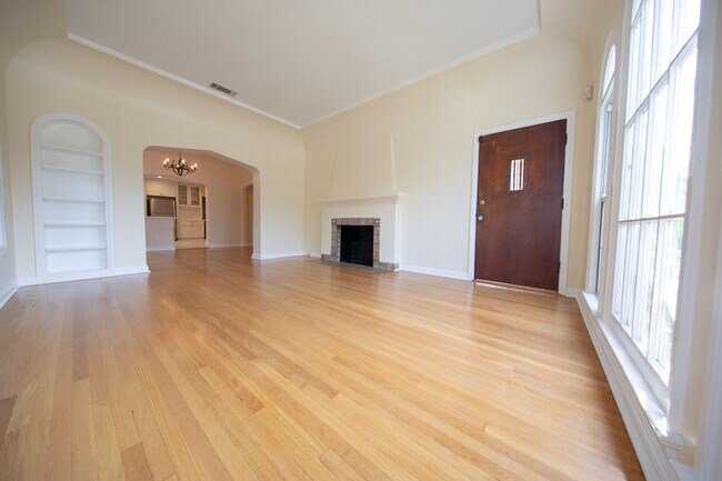 Building Photo - 838 N Curson Ave