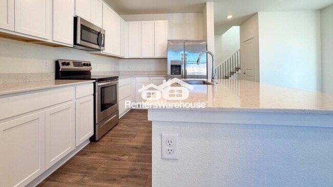 Foto del edificio - Spacious and Luxurious Home with 2 Car Garage in Bennett