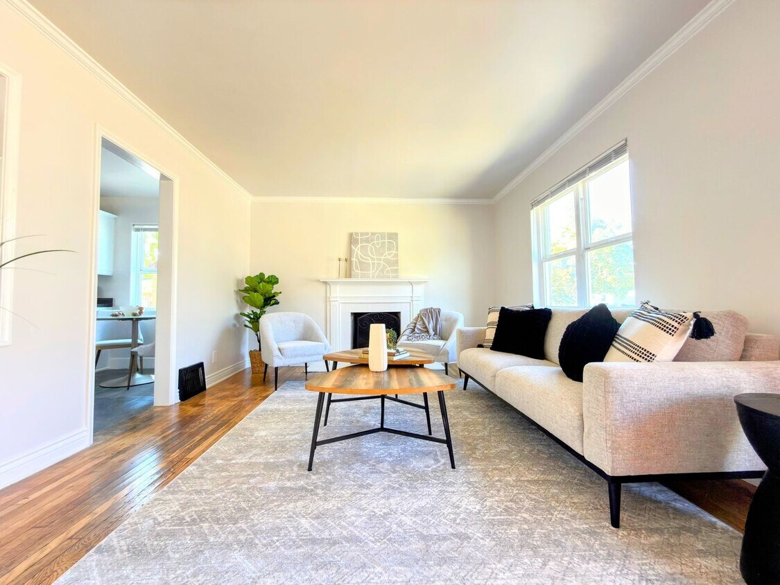 Foto principal - Newly Updated 2-Bedroom Home