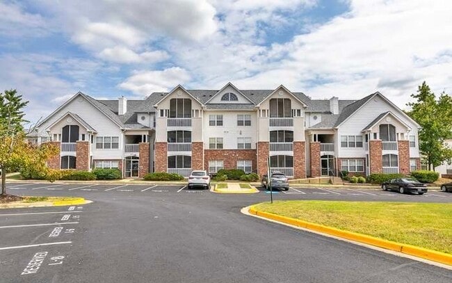 Building Photo - 6632 Lake Park Dr