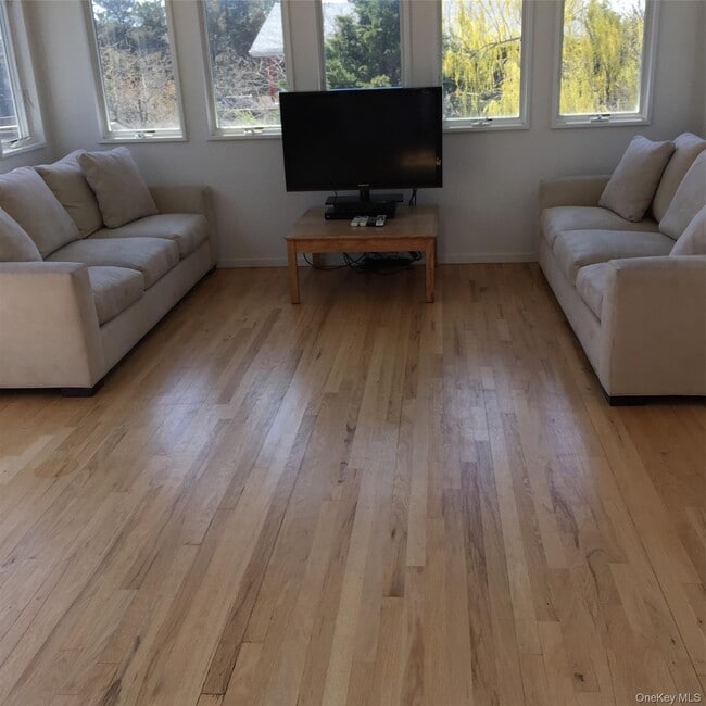 Foto del edificio - 42 Evergreen Ave