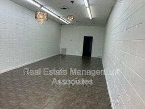 Building Photo - 454 W Solomon St