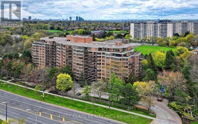 Building Photo - 3181 Bayview Ave