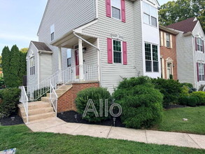 Building Photo - 469 Woodstock Ln