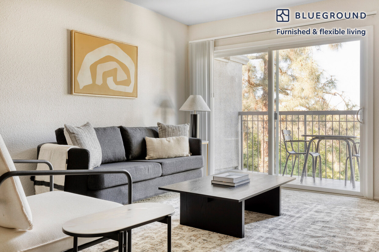 Foto principal - 3662 Barham Blvd