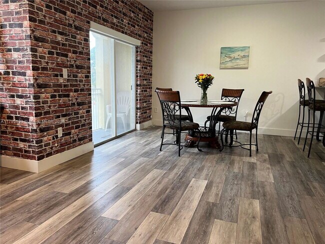 Foto del edificio - 8900 NW 107th Ct