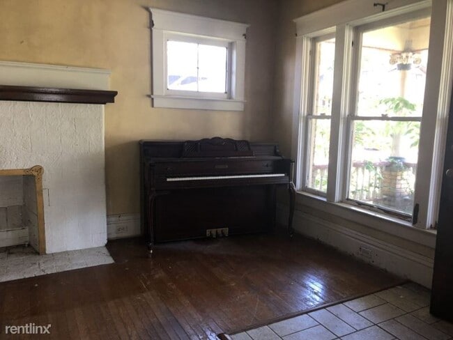 Building Photo - 3 br, 1 bath House - 1204 Ridge Ave A Unit A