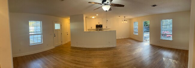 Foto del edificio - 6056 Savannah Dr