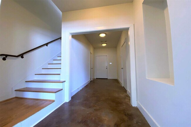 Foto del edificio - 411 Rosalie St