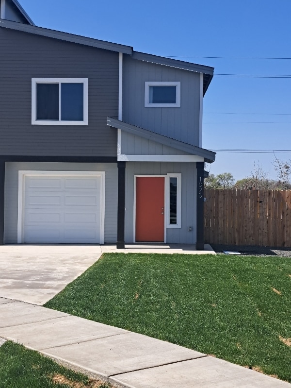 1023 NE Emerald Dr