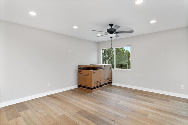 Foto del edificio - GORGEOUS REMODELED HOME !!