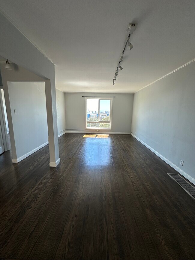 Building Photo - 386 Franconia St