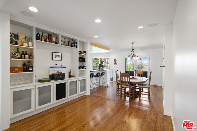 Foto del edificio - 9417 BEVERLYWOOD St