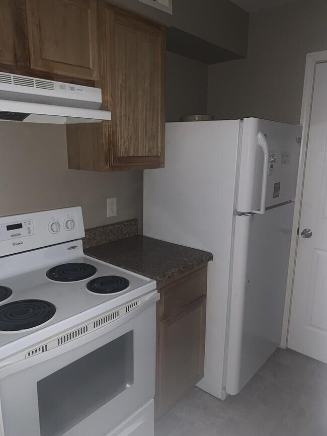 Building Photo - 406 S Walton Dr