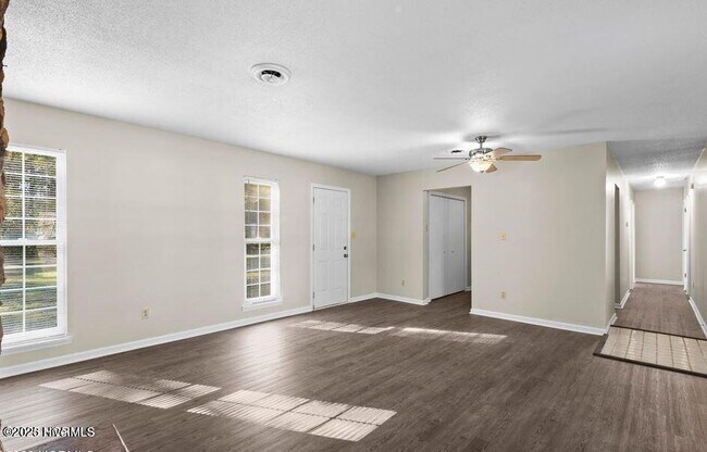 Foto del edificio - Beautiful 3 Bedroom Home-210 Country Rd. $...