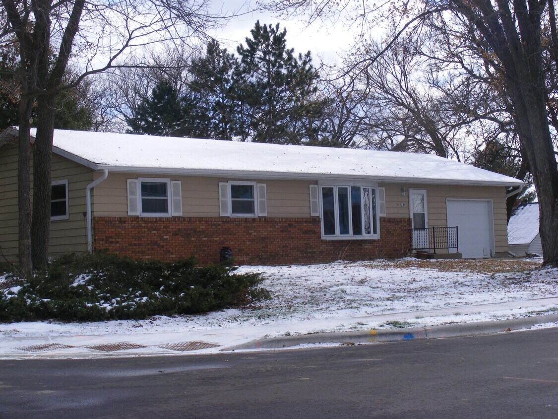Foto principal - 4901 Terminal Dr