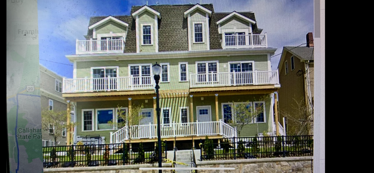 NEW CONSTRUCTION WATER FRONT - 15 Water St