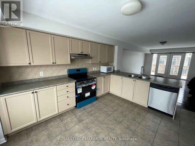 Photo du bâtiment - 3066 Eglinton Ave W