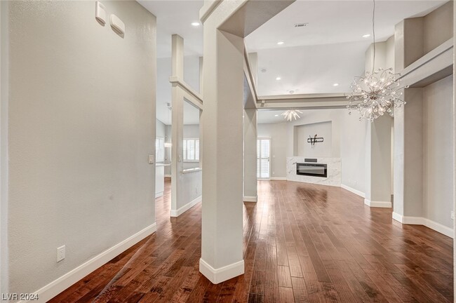 Foto del edificio - 82 Moonlight Village Ln