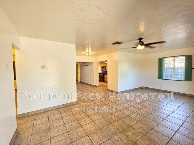 Building Photo - 2348 E Drachman St
