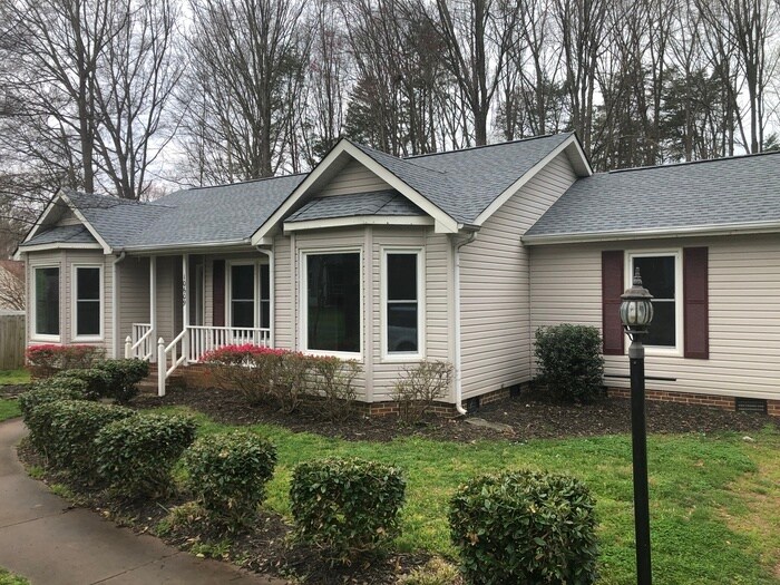 Completely Renovated 3 BR with Huge Yard House for Rent in Cornelius