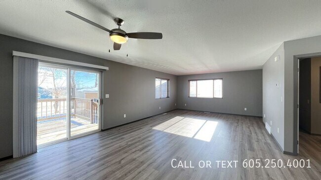 Building Photo - Stylish 2-Bed Home with Modern Amenities a...