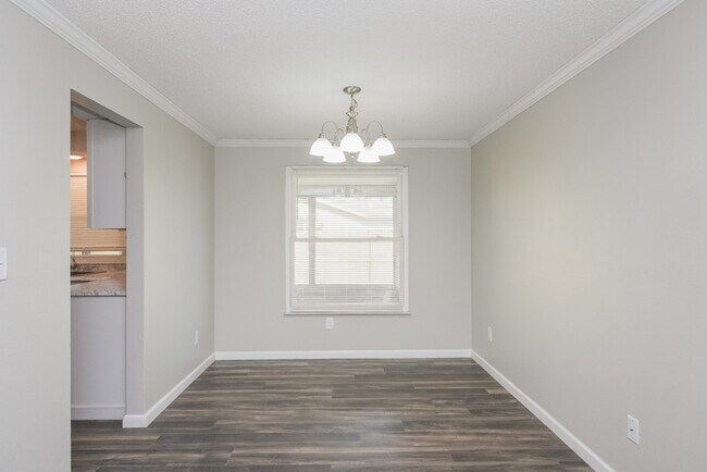 Building Photo - 7829 Glencoe Dr