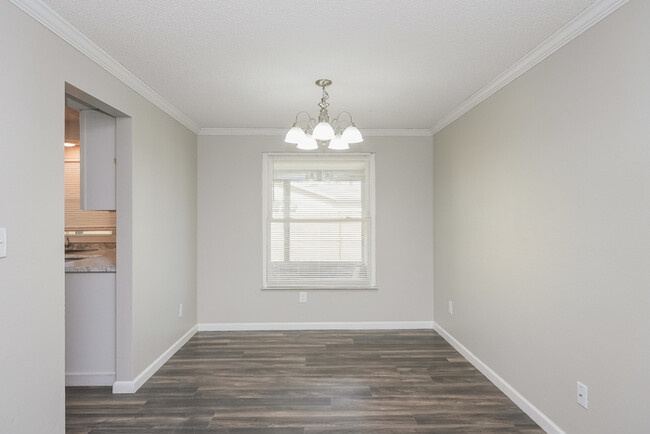 Foto del edificio - 7829 Glencoe Dr