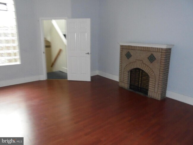 Building Photo - 532 S 4th St