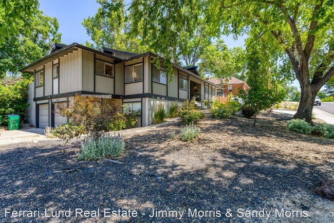 Building Photo - 3 br, 2 bath House - 725 University Ter
