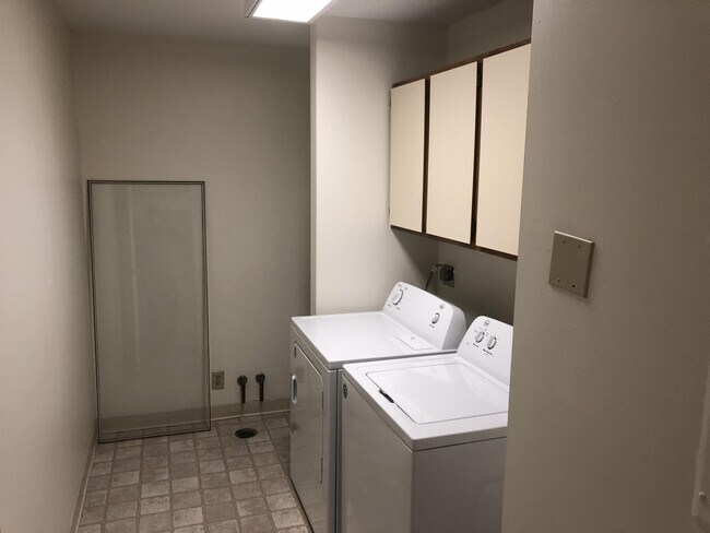 Foto del edificio - 4312 N Holland Sylvania Rd