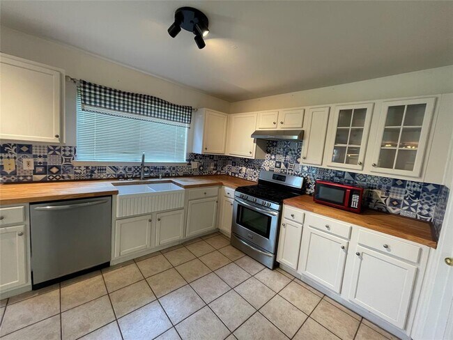 Foto del edificio - 3217 Maryfield Ln