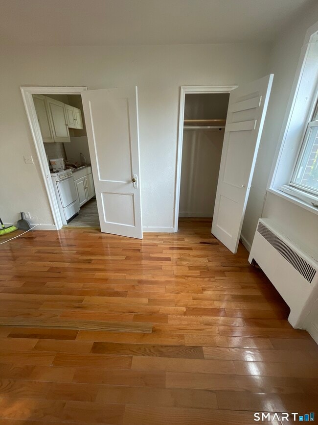 Building Photo - 305 Parrott Ave