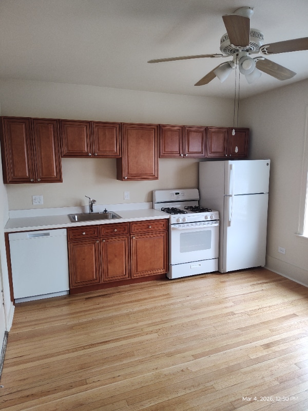 Building Photo - 1100 W Roscoe St