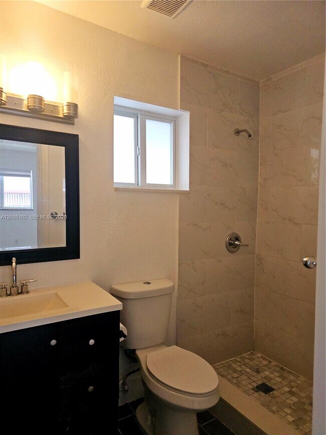Foto del edificio - 1736 SW 3rd St