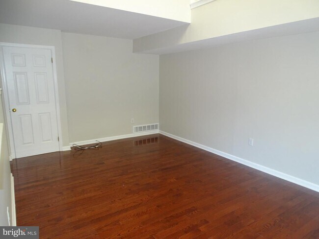 Building Photo - 22 Pebble Ct