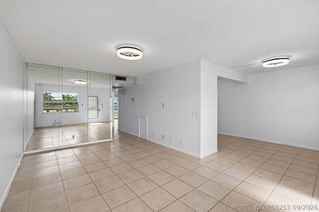 Foto del edificio - 4028 Hythe B