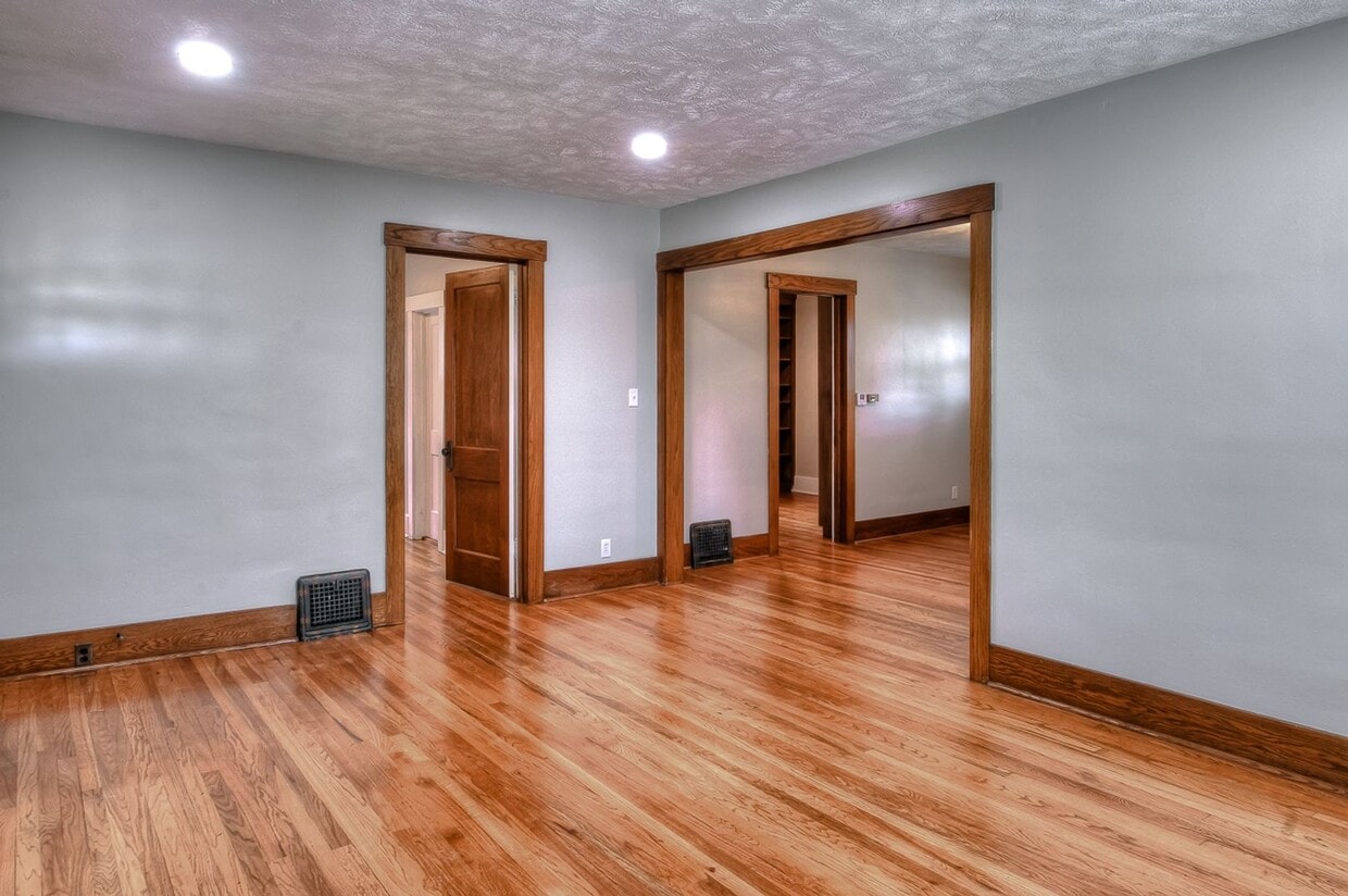 4 bed in Aksarben - 4 bed in Aksarben