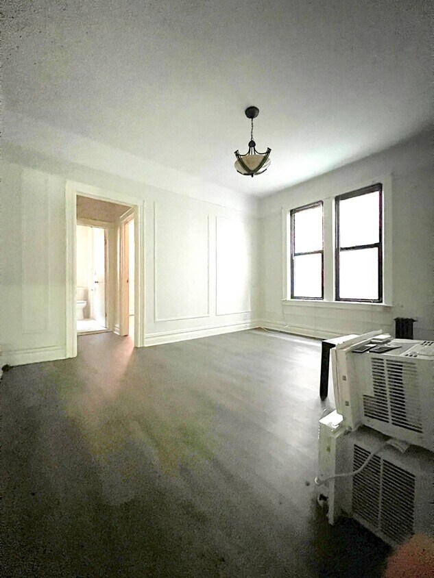 Primary Photo - 306-386 86th St