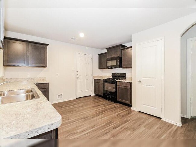 Foto del edificio - 520 Thompson Pl