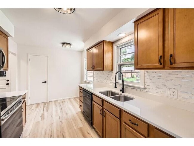 Foto del edificio - 3808 Welcome Ave N